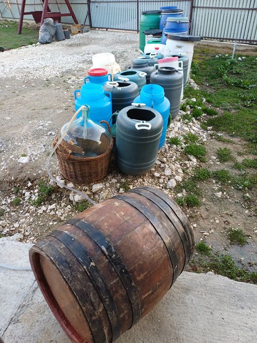 Pătrați dulapi 8x10 4 m tigla ca su noua roti vara sau iarna  bidoane