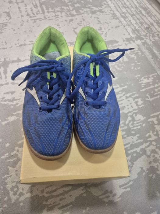 Футзалик 33-размер. 2000 тенге