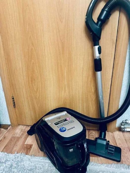 Практичный пылесос Samsung