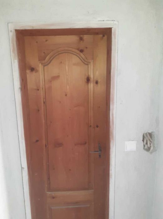 Врата  от естествено дърво