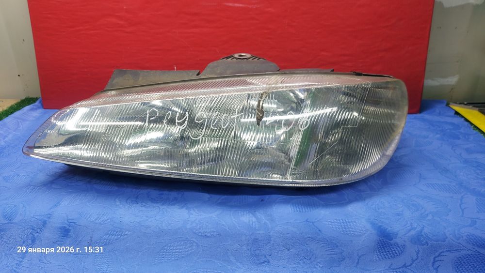 Фара левая Оригинал бу на Peugeot 406