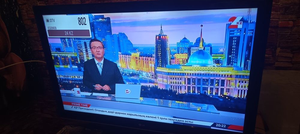 Телевизор LG 107см, 2012 год