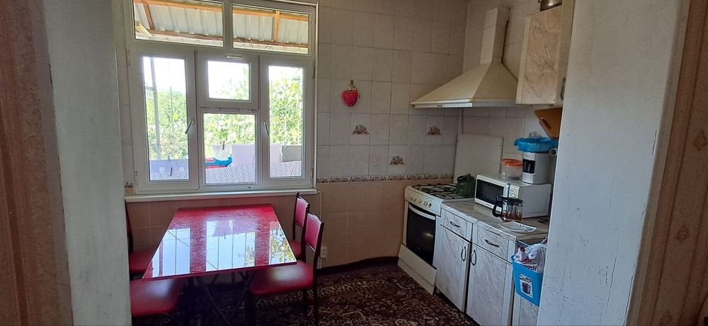 Srochni 2 xonali uy sotiladi, sergeli 7 da, 3- 4- bekatga yaqin