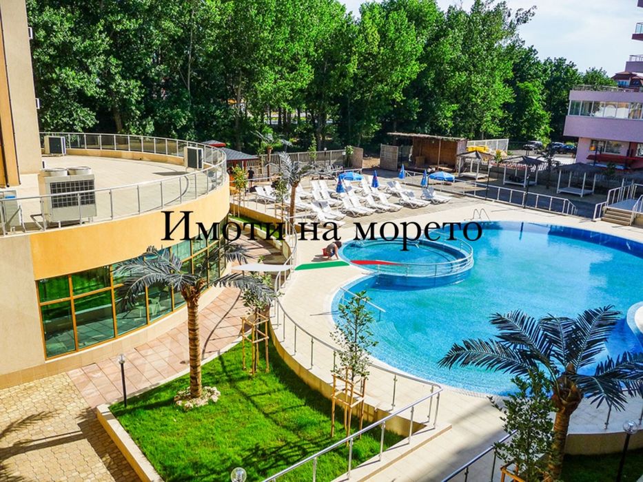 Продавам студио на партер пред басейна в затворен комплекс