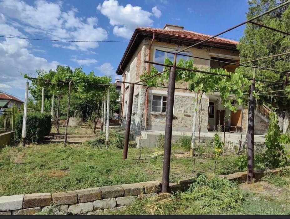 Продавам къща в с.. БРЯСТ