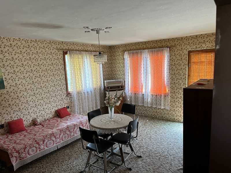 къща, тухла 1984г. , на 2 етажа, село Долна Диканя, двор 870м