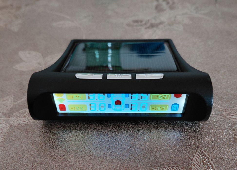 Dispozitiv de monitorizare a presiunii în anvelope