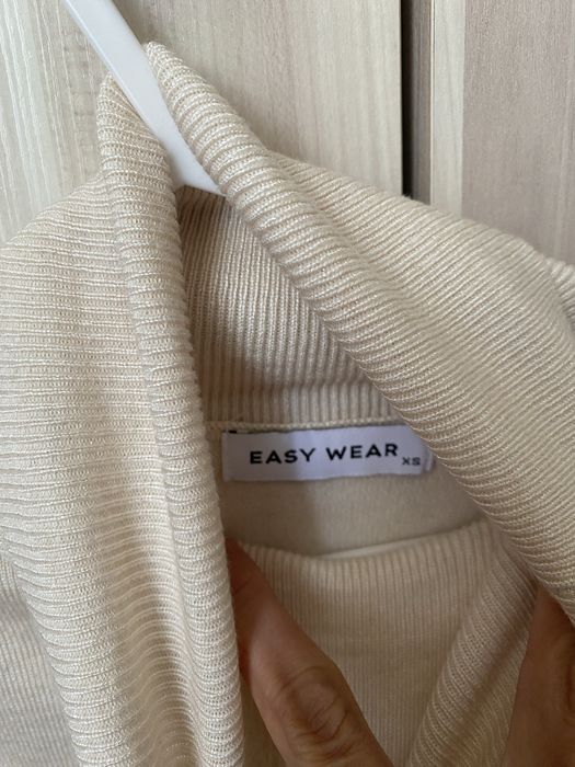 Дамско меко поло в телесен цвят