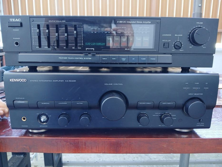 Vand 2 amplificatoare