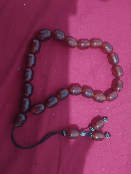 Продавам кехлибарена броеница