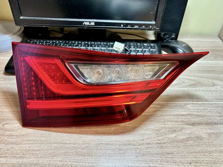 Задний фонарь в крышку богажника Lexus GS L10