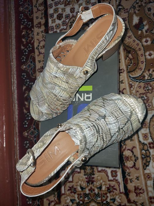 Продаются новые босоножки