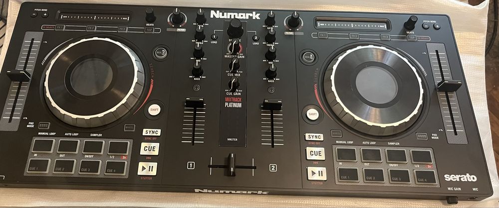 Consola DJ 4 deck Numark Mixtrack Platinum