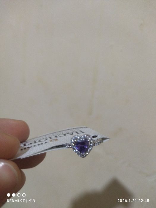 Kumush uzuk : yangi holatda sovgʻaga olingan lekin qaytarib sotilyapti