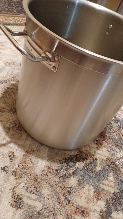 Продается большая кастрюля