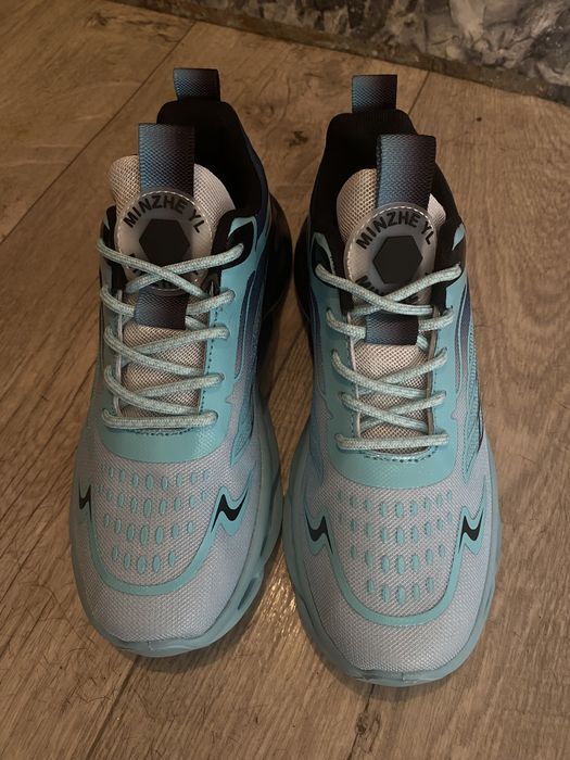 Новые кросовки женские 36р торга нет