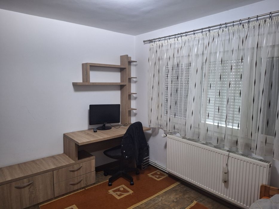 Apartament 3 camere de închiriat.  320 EUR