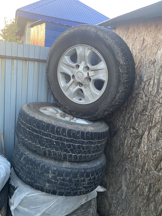 Продам шины с дисками 265/65 R17 — 5 шт.