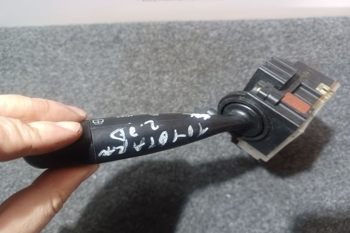 Maneta stergatoare parbriz si luneta 173647 173680 Toyota RAV4 prima