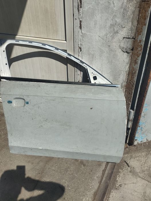 Продам дверь переднюю правую.