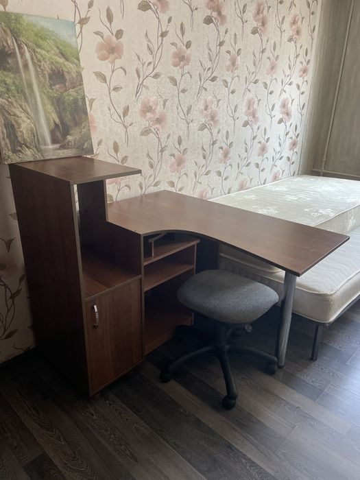 Стол кухонный , стол компьютерный угловой