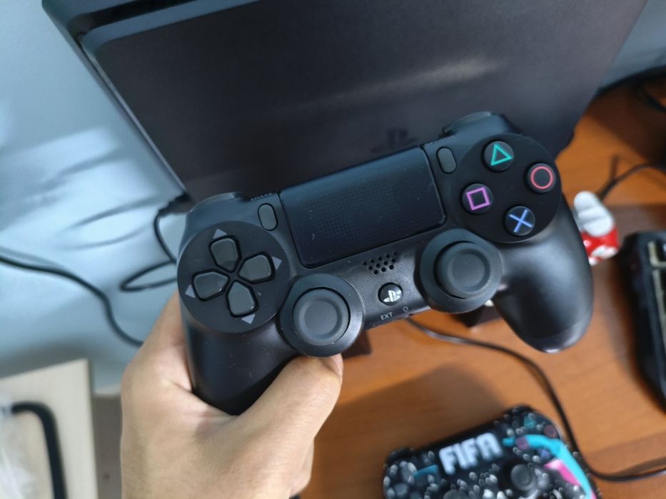 PS 4 SLIM 512GB.