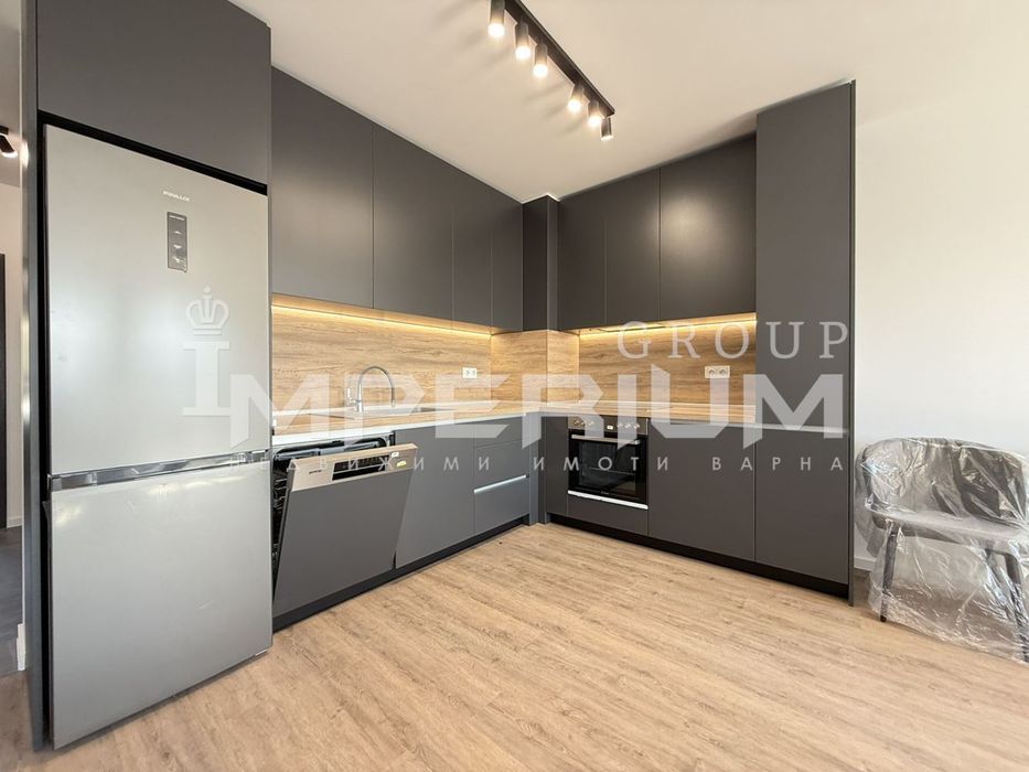 ПЪРВИ НАЕМАТЕЛИ! Чисто нов ТРИстаен апартамент с ПАРКОМЯСТО под наем