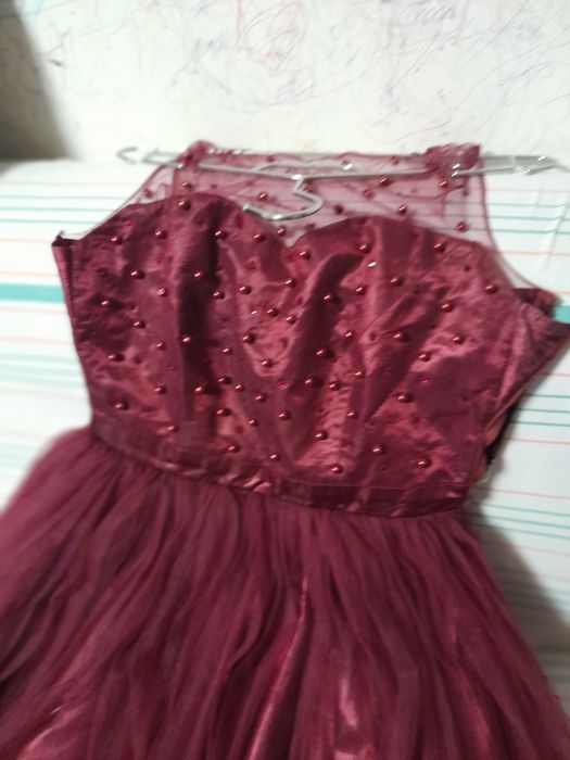 Продам платье темно бардовое очень красивое одевала один раз новое бра