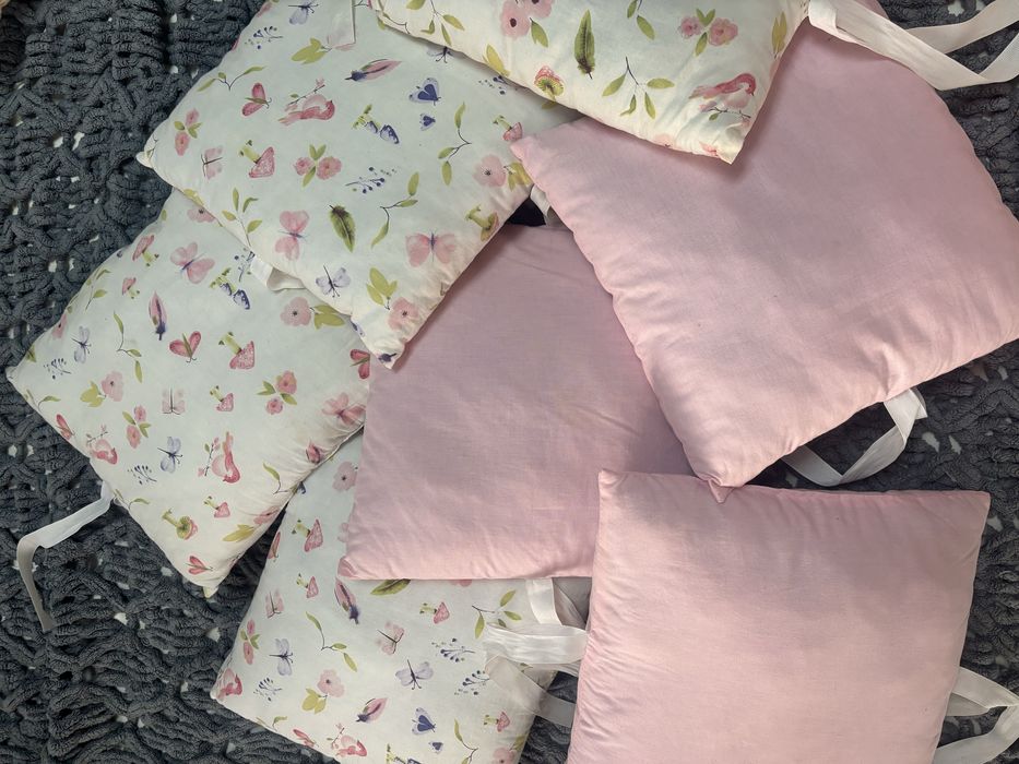 Бортики на  кроватку для девочки