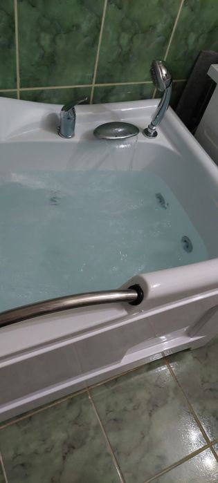 Vand vana cu hidromasaj