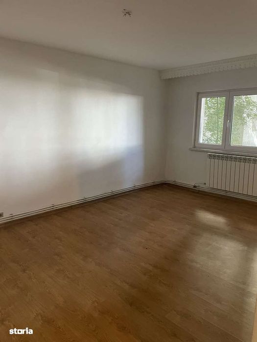 Apartament 3 camere decomandat,parter,Hatman Berescu
