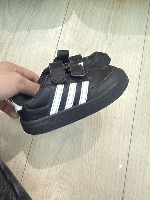Продкм ңроссовки оригинал адидас