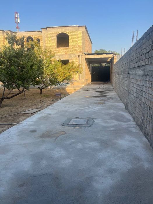 10,44 sotiq yerlik xovli sotiladi