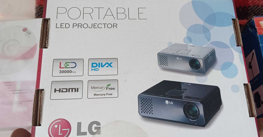 LG Projector мултимедия + проекторен екран