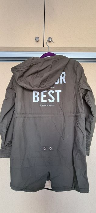 Продам куртки  для девочки.