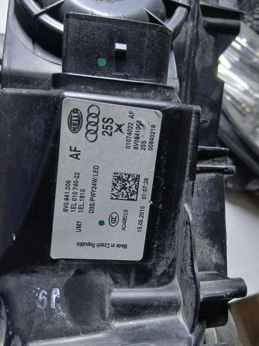 Десен фар audi a3