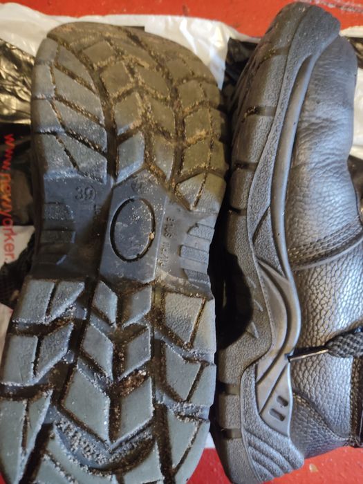 Продам рабочую обувь