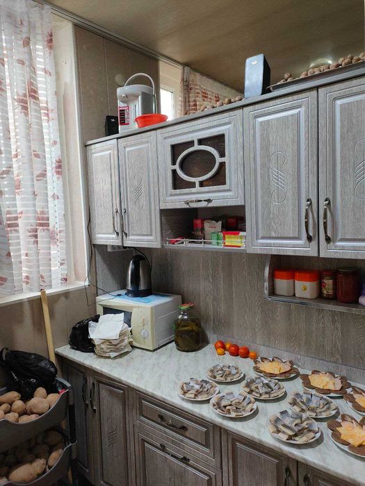 Квартира сотилади 1 этаж хамма шароити бор, 3/1/4