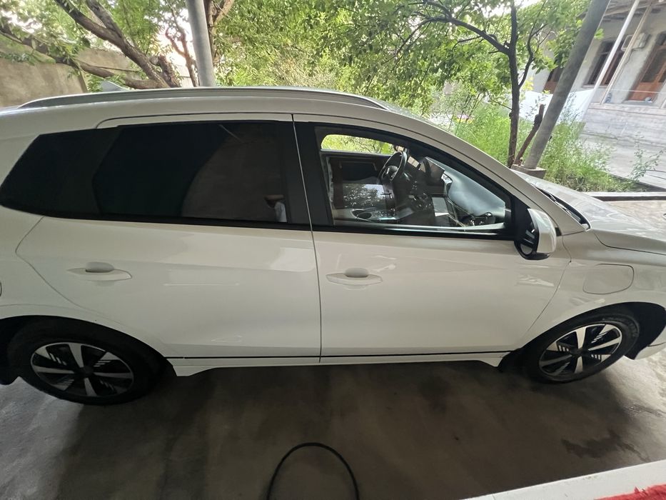 BYD e2 Sotiladi