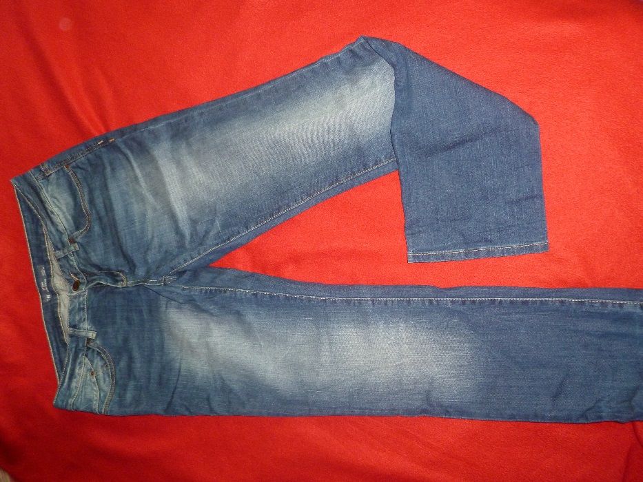 XL страхотни дънки с капси и черепи