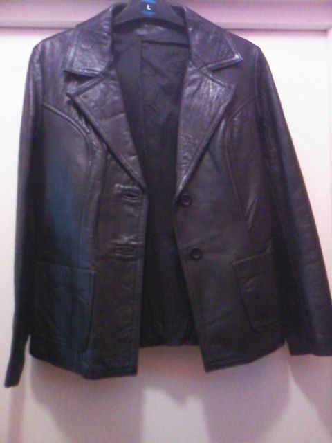 Haina piele dama neagra nr. 42 stare foarte buna