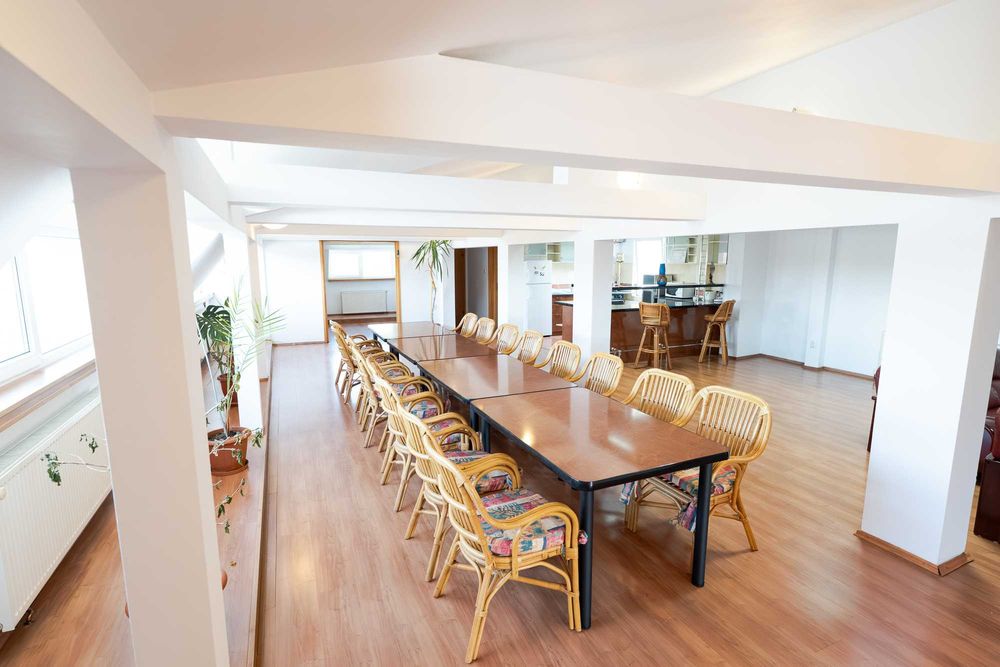 Cladire 510 mp utili, curte 500 mp, 7 locuri parcare