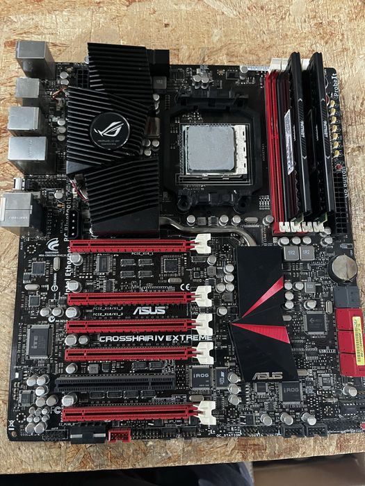 Kit Placa de Baza Asus Crosshair IV EXTREME + Procesor AMD FX 8120 + 16 GB RAM DDR3 1866 Mhz
