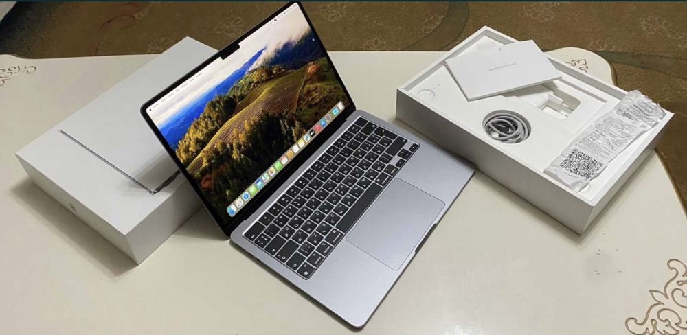 Продам Macbook air 13 m2 2022