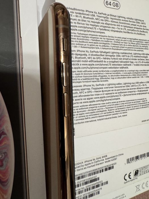 iPhone  XS Gold / 64 gb / перфектен