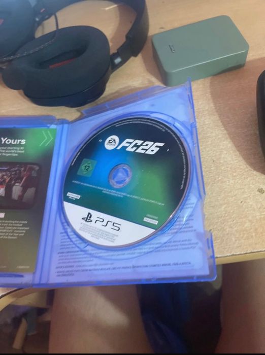 Vând ps5 cu maneta plus fc26