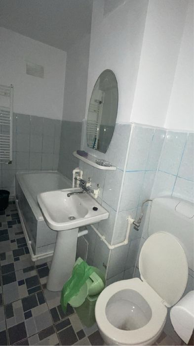 Inchiriez garsoniera zona Sunny