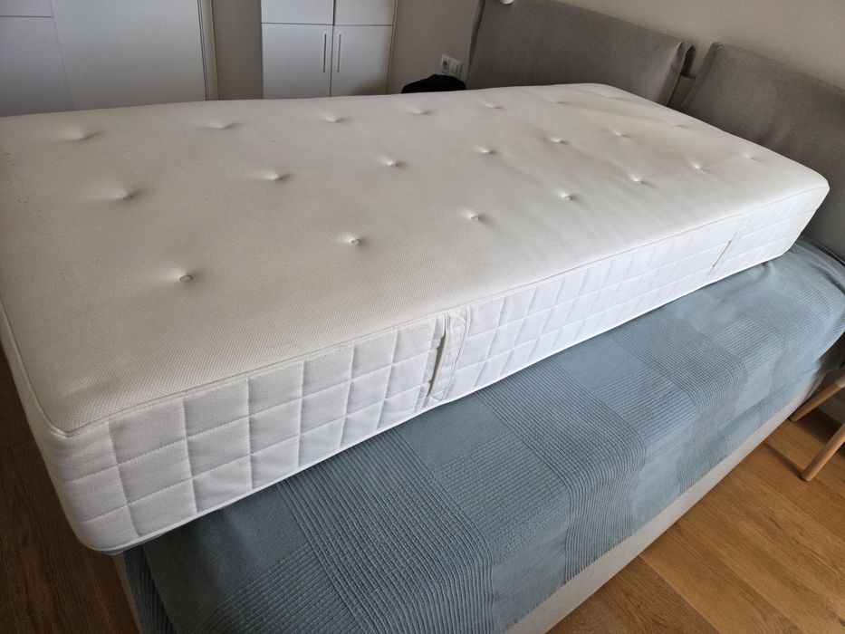 Матрак 200 x 90x 25,  Ikea Hyllestad  с индивидуално опаковани пружини, и сменяем калъф