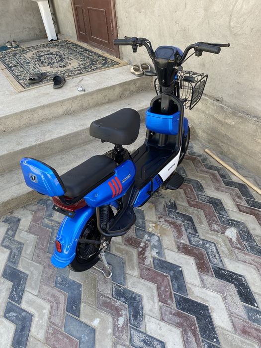 Скутер сатылады.