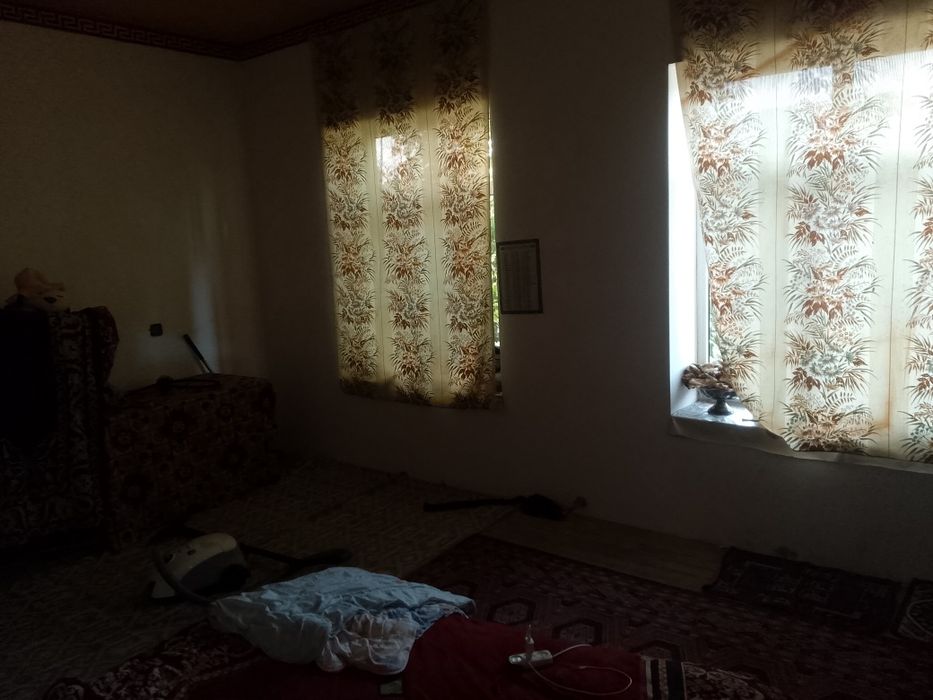 Уй сотилади, 12 сотих, мевали дарахтлар хосилга кирган. Хужахуросон